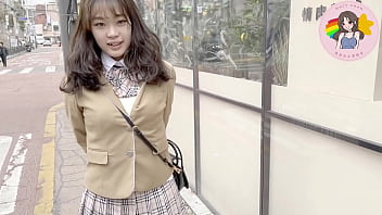 冬日校园激情：韩式校服下的情欲解放与爱恋探索