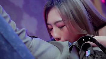 Lin Siyu’s Mouth And Pussy Are Both Stuffed And Stretched To The Limit.