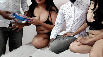 भोकती कॉलेज की छात्रा ने फ्री पिज्जा के लिए डिलीवरी बॉय को चोद दिया