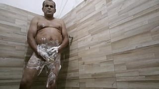 Brasileiro Pelado No Chuveiro, Se Exibindo Com Tesão