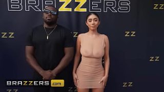 Violet Myers Flaunts Her Tight Little Asshole For The Paparazzi’s Hungry Lenses