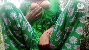 भाभी ने जंगल में अपने देसी अंगों से रस निकाला