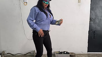 Off-duty Officer Flaunts Her Irresistible Curves In Revealing Attire.