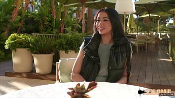 Didi, La Salope, Se Fait Défoncer La Chatte Par Une Bite Monstrueuse !