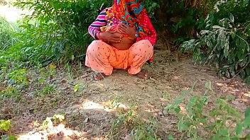 Caught In The Open: Indian Aunty’s Forbidden Outdoor Encounter