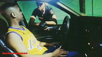 A Policial Safada Fode Gostoso No Carro De Patrulha