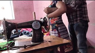 अंकल ने सिलाई करते हुए देसी भाभी को चोदकर रख दिया