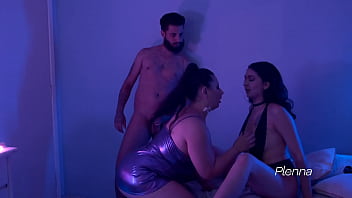 A Vizinha Fofoqueira Chamou A Polícia Pra Estragar Nossa Putaria, Mas Acabamos Chupando O Policial Gostoso Também – Biella E Ágatha Ludovino