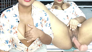 उर्फी की भारी गांड और पेशाब स्क्वर्टिंग का सेक्सी हिंदी ऑडियो मज़ा