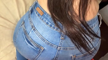 Persuadiendo A Mi Cuñada Para Que Me Entregue Ese Trasero Gigante