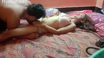 Sultry Indian Beauty Seduces The Delivery Boy For A Steamy Home Fuck