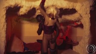 Julie Hunter Und Kookie Ryan In Einer Leidenschaftlichen, Schweißtreibenden Fickszene Voller Lust Und Verlangen