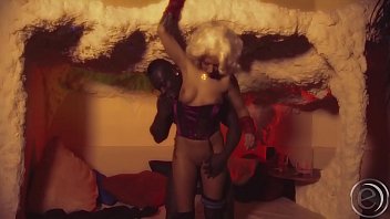 Julie Hunter Und Kookie Ryan In Einer Leidenschaftlichen, Schweißtreibenden Fickszene Voller Lust Und Verlangen