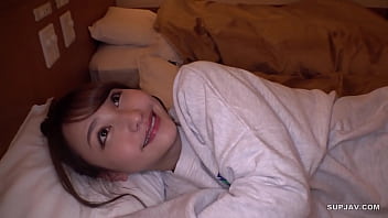 スレンダーな美人セフレと新潟で過ごすドキドキお泊り旅行、温泉での中出しフェラ