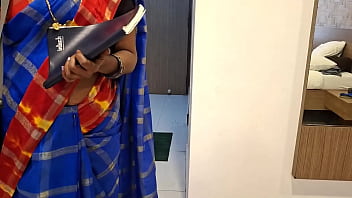 Seductive Tamil Housewife Salesgirl Satisfies Her Cravings With Hot Indian Men