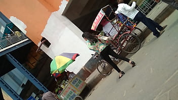 Curvy Desi Temptress With Seductive Moves