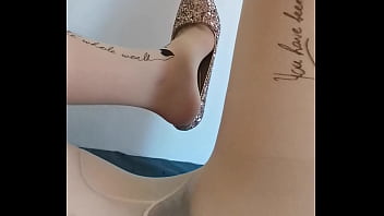 黑丝缠绕的致命诱惑，撩拨你每一寸敏感神经