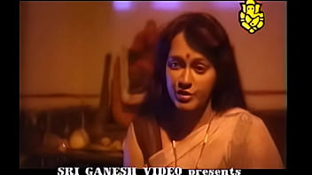 Seductive Saree-clad Aunty From The Village