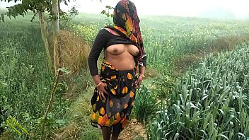 Desi Radhika’s Wild Outdoor Fuck In The Indian Heat