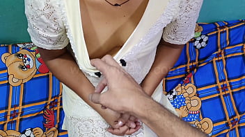 गाँव की मस्त नौकरानी को पटाकर उसकी चूत और गांड को कैसे मारें