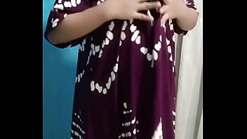 Guru Seksi Ini Merintih Kesepian Dan Memuaskan Nafsunya Sendiri Saat Suami Pergi Keluar Kota