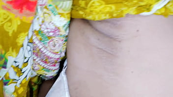 Sultry Desi Bhabhi Sheds It All In Steamy Quarantine Shave Session