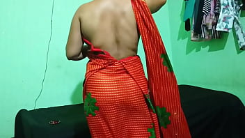 गर्म देसी गृहिणी की रसीली चूत मारने का मज़ा