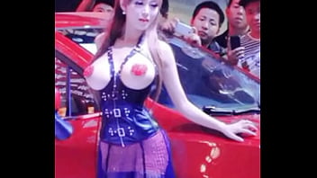 Pechugona Asiática Ardiente Lista Para El Deseo