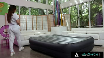 Sizzling Nuru Massage: Nicole Doshi’s Steamy Touch Melts Your Stress Away With Spanish Subtitles